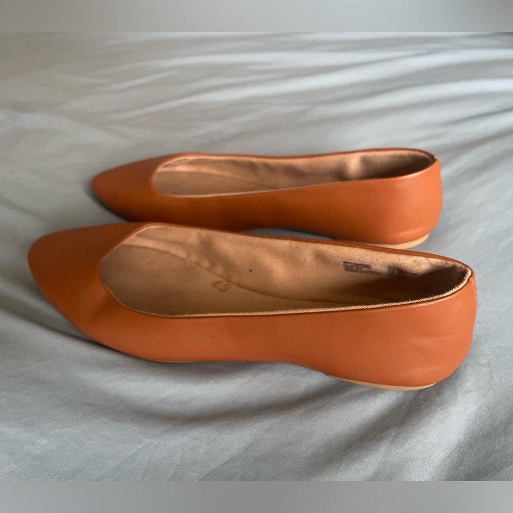 Time and Tru Camel Brown Faux Leather Flats 10W - Picture 3 of 6